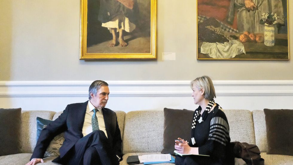 Ο πρόεδρος του Ιδρύματος Ωνάση Αντώνης Παπαδημητρίου με την Αννα Ανδριτσάκη